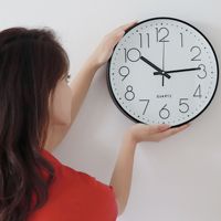 Jam dinding sederhana Modern 12 inci, jam dinding rumah kreatif modis kuarsa senyap ruang tamu
