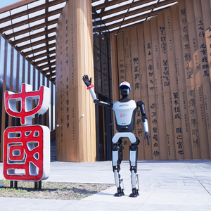 Robot hình người thương mại Walker C - Nhân viên lễ tân & hướng dẫn viên có thể tùy chỉnh (Pin 48V 15Ah) - Product Image 2