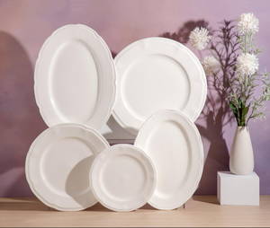 Plat de service en porcelaine blanche à bord ondulé avec logo personnalisé, motif personnalisé, céramique moderne, écologique, pour mariage, banquet, hôtel de luxe, restaurant - Product Image 3