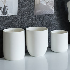 Porte-bougie en céramique minimaliste moderne, design en relief pour la décoration de la maison, finition blanche mate de qualité supérieure, marque Lingka - Product Image 5