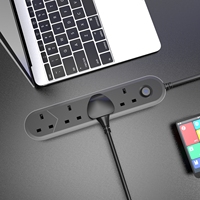 Multiprise industrielle double couleur UK/Universelle 4 prises avec interrupteur en PP, 1 port USB-A et 2 ports USB-C, certifiée CE