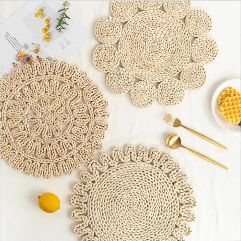 Factory wholesale kitchen heat insulation and oil-proof round table mats Recycled Placemats corn husk placemat