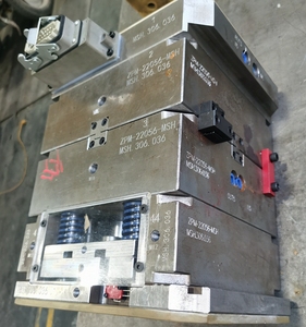 La empresa de moldes de inyección de plástico OEM se especializa en la fabricación de piezas de automóvil personalizadas PP PVC ABS - Product Image 6