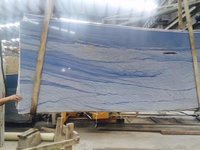 Dalle de quartzite brésilien Azul Macaubas polie, bleu naturel, solution complète pour les murs, sols et comptoirs de villas de luxe