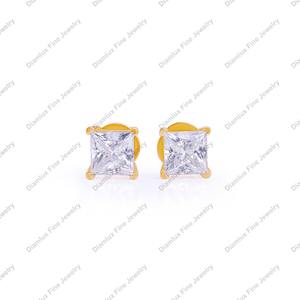 Boucles d'oreilles clous solitaires classiques en or, taille princesse, accessoire haut de gamme pour femme au meilleur prix - Product Image 3