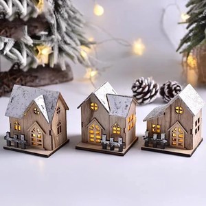Décoration de Noël, maison en bois lumineuse à LED, faite à la main, élégante, centre de table, utilisation en intérieur - Product Image 1