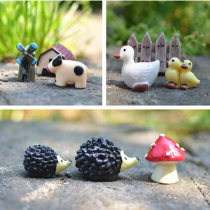 Adornos de resina en miniatura con forma de animales, juego de dibujos animados para decoración de jardín, decoración del hogar, juego de tres piezas con soporte para suelo, estilo aleatorio - Product Image 1