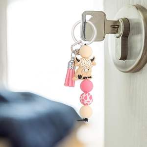 Porte-clés Vache Mabor en Acrylique Durable avec Pompon – Cadeau Animalier Adorable et Coloré pour Femmes et Hommes - Product Image 4