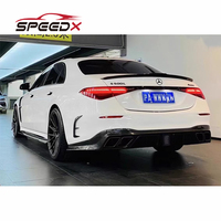 Kit carrosserie carbone Mansory pour Mercedes Benz Classe S W223, comprenant lèvre avant, jupes latérales, diffuseur arrière et spoiler.