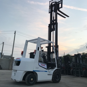 Chariot élévateur diesel TCM 2.5T d'occasion FD25 japonais à triple mât, hauteur de levage de 4,5 m pour la manutention de matériaux en entrepôt - Product Image 5