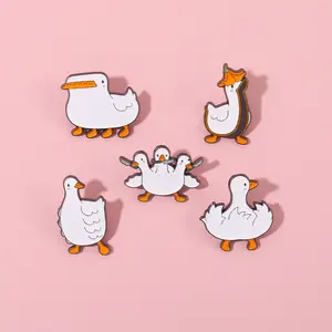 Grosir kartun Enamel Pin kustom Logo logam kerajinan lucu bebek kerah Pin lencana perhiasan lembut Enamel Pin Anime