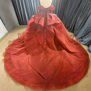 Vestidos de Quinceañera de Organza Rojo Brillante con Apliques, Escote Corazón Natural, Cola de Capilla, Largo hasta el Suelo, Vestido de Fiesta Formal - Product Image 6