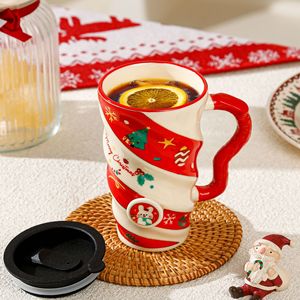 Taza de Cerámica con Diseño Navideño Rojo y Blanco, con Asa Roja, en Caja de Regalo, para Regalos Navideños y Uso Diario en la Oficina - Product Image 5