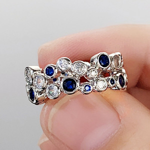 Anello geometrico rotondo traforato da donna, gioiello minimalista alla moda - Product Image 4
