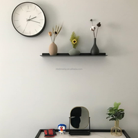 Étagères murales linéaires flottantes en acier noir de conception industrielle moderne et robuste pour salle de bain, cuisine, présentation et décoration