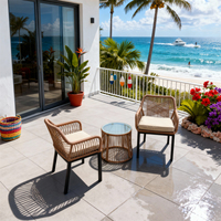 Ensemble de sièges de balcon en rotin chaises tissées à la main et table ronde en verre coussin beige personnalisable pour bord de mer extérieur service personnalisé