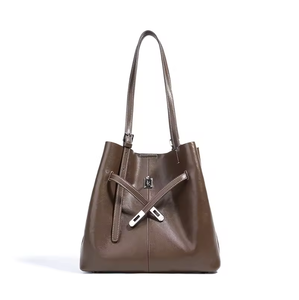 Bolso de hombro de cuero genuino para mujer, fabricante personalizado ODM, bolso tipo cubo retro de lujo para mujer de gran capacidad - Product Image 5