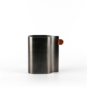 Ensemble de fleurs à une oreille en titane noir galvanisé Grands petits vases en métal Plateau en cuir Pot à <span class=keywords><strong>vin</strong></span> Vase de table en <span class=keywords><strong>verre</strong></span> à <span class=keywords><strong>vin</strong></span> - Product Image 5