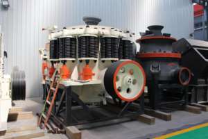 Broyeur à cône de ciment de minerai de roche de pierre 300tph Broyeur à cône Symons standard de 5,5 pieds en vente - Product Image 3