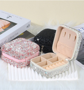 Caja de Joyería con Pedrería Brillante, Disponible en Stock, para Collares, Anillos y Aretes, Caja de Almacenamiento Portátil para Viajes - Product Image 1