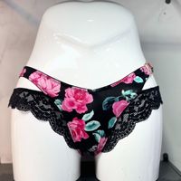 Vente en gros de sous-vêtements élastiques sexy et confortables pour femmes avec patchwork imprimé dentelle mode boucle en forme de V pantalons chauds pour femmes