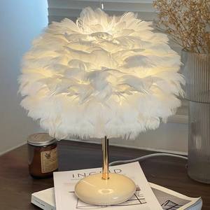 Lampe de table en céramique à plumes de luxe pour les chambres de filles, style romantique et confortable, alimentation électrique DC, style classique, lampe de chevet, cadeau d'hôtel - Product Image 6