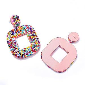 Boucles d'oreilles pendantes élégantes en perles de rocaille multicolores Boho pour femmes Boucles d'oreilles pendantes à la mode pour les mariages Occasions spéciales - Product Image 2