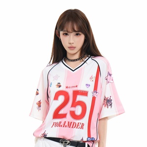 เสื้อยืดเบสบอลลายทางสไตล์อเมริกันวินเทจ คัลเลอร์บล็อก ยูนิเซ็กส์ ลายการ์ตูนหวานซ่อนเปรี้ยว พิมพ์ลายกราฟิก แขนเสื้อแบบแร็กแลนตัดกัน สำหรับฤดูร้อน - Product Image 1