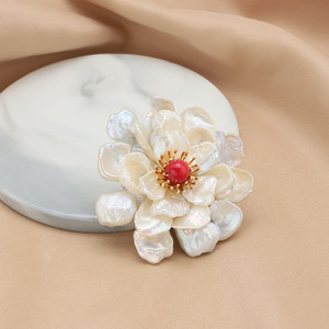 Broche ronde en perles naturelles 9-10mm, perle dorée plaquée or, style décontracté, cadeau d'anniversaire, <span class=keywords><strong>surface</strong></span> lisse - Product Image 1