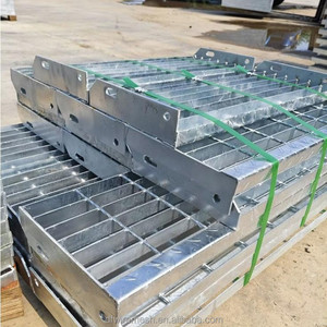 Grille en acier robuste pour applications de drainage des ponts et des voies de circulation - Product Image 1