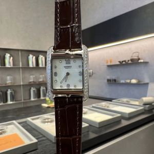 Reloj de Pulsera para Mujer, Marca H, de Lujo, Retro, de Cuarzo, con Cristal de Zafiro, Acero Inoxidable 316L, Estilo Buzo, Elegante y Moderno - Product Image 4