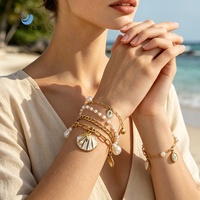 Bracelet SUMMLY plaqué or 18 carats avec breloques coquillage, étoile de mer et perle baroque, chaîne double couche, bijoux bohèmes d'été pour femme