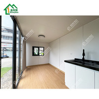 Maison-capsule écologique d'extérieur, pod de luxe préfabriqué avec cuisine et salle de bain