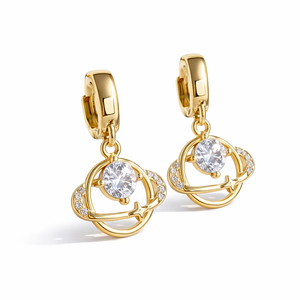 Boucles d'oreilles pendantes personnalisées en forme de planète, en laiton plaqué or, avec CZ, style espace Saturne, pour femmes, vente en gros de bijoux OEM - Product Image 1