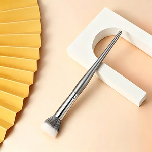 <b>Blush</b> <b>Brush</b> Medium Size Animal Hair Wooden Handle Single Makeup <b>Brush</b> For Face Powder Application - Product Image 2