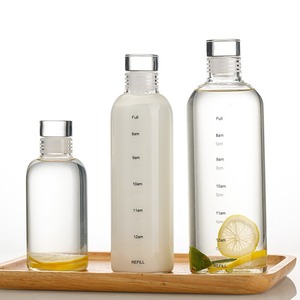 Bouteille d'eau portable unisexe en verre transparent réutilisable anti-fuite de 300 ml/500 ml/750 ml avec bouchon à poussoir et logo personnalisable - Product Image 6