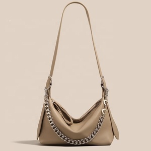 Bolso de cuero genuino con cadena para mujer, nuevo modelo 2026, bolso de cuero suave para llevar bajo el brazo, bolso de hombro de alta calidad, moderno y casual, con LOGO personalizado - Product Image 5