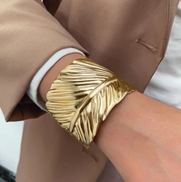 Neues Trendiges Vergoldetes Punk-Stil Feder Großkreis Offenes Manschetten-Armreif Boho Armband Set für Damen Schmuck