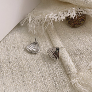 Pendientes de tuerca de concha de corazón de plata de ley 925, joyería hipoalergénica clásica coreana de nicho Ins para mujeres para fiestas al por mayor - Product Image 5