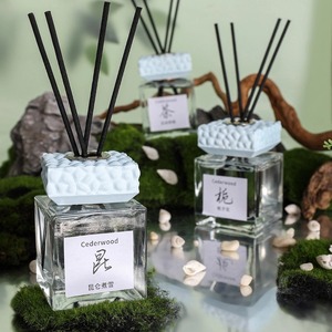 Otel Aromaterapisi Alevsiz Difüzör Kare Şişe Su Küpü Oda Banyo Koku Giderici Koku 100ml 120 Gün - Product Image 2