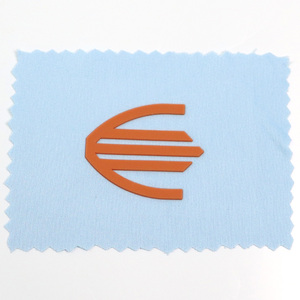 תוויות בגד גוף ברזל ללא מורם מוגבה המותג חום העברת לוגו מותאם אישית חום 3d סיליקון תווית עבור בגדים - Product Image 1