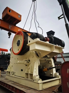 Concasseur à mâchoires 1060*700 mobile pour charbon et pierre avec moteur AC et engrenage pour la construction routière, capacité de 350 TPH - Product Image 5