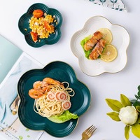 Ensemble d'assiettes en céramique de luxe vert émeraude en forme de fleur avec bord doré, plat vintage en forme de pétale pour pâtes, salades et desserts, idéal pour les mariages et les fêtes
