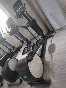 Appareil <span class=keywords><strong>elliptique</strong></span> commercial auto-alimenté avec résistance EMS et écran LED - Product Image 4
