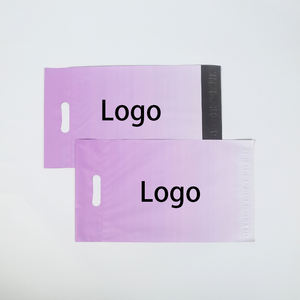 Fabricante 100PCs Gradient Purple Handle Mailing Bags <span class=keywords><strong>Poly</strong></span> <span class=keywords><strong>Mailer</strong></span> <span class=keywords><strong>Custom</strong></span> <span class=keywords><strong>Poly</strong></span> Mailers 10x13 Packaging <span class=keywords><strong>Poly</strong></span> <span class=keywords><strong>Mailer</strong></span> Bag - Product Image 1