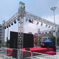 Fabricant de structures en aluminium, scène portable antidérapante à montage simple par insertion de colonnes, pour concerts et mariages
