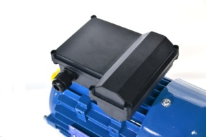 Motor Asíncrono Monofásico de 1500 RPM, Serie HML, 2.2kW, IP54/IP55, Carcasa de Hierro Fundido/Aluminio, Montaje a Pie - Product Image 1