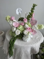 Ensemble floral de mariage vert sauge et rose poudré, pilier de fleurs symétrique de 200 cm avec boule de fleurs centrale assortie, décoration de luxe