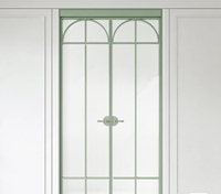 Puerta Interior Moderna de Vidrio con Arco Francés y Diseño Gráfico