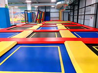 Fabrika Özel Tasarım Ticari Kapalı Trambolin Parkı Ekipmanları Çocuklar Yetişkinler İçin Köpük Havuzlu Tırmanma Duvarlı Yumuşak Oyun Alanı